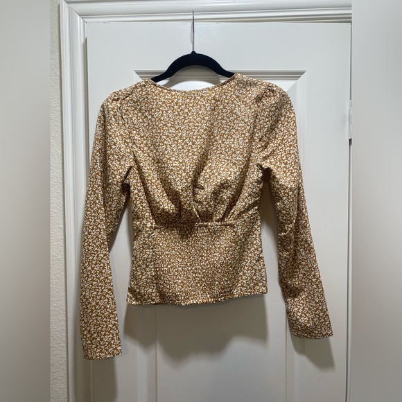 *Brand New* Abercrombie Blouse - Picture 3 of 3